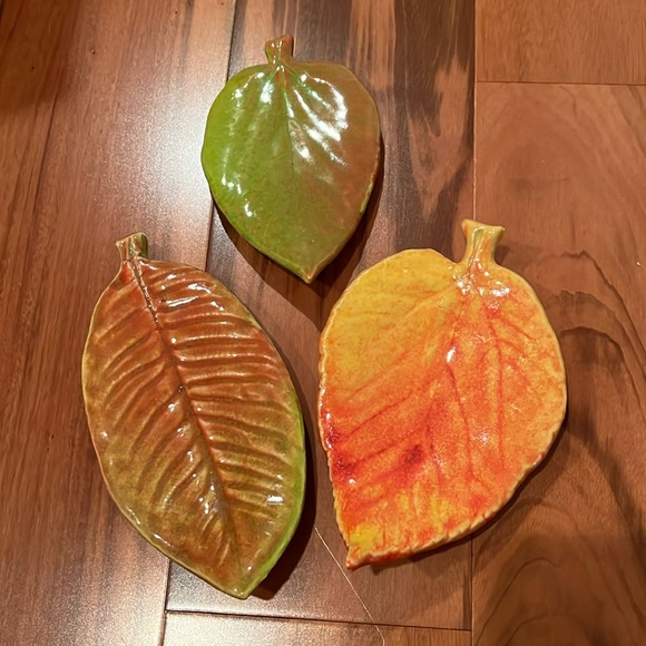 Beautiful Handmade Ceramic Leaves - Picture 1 of 4